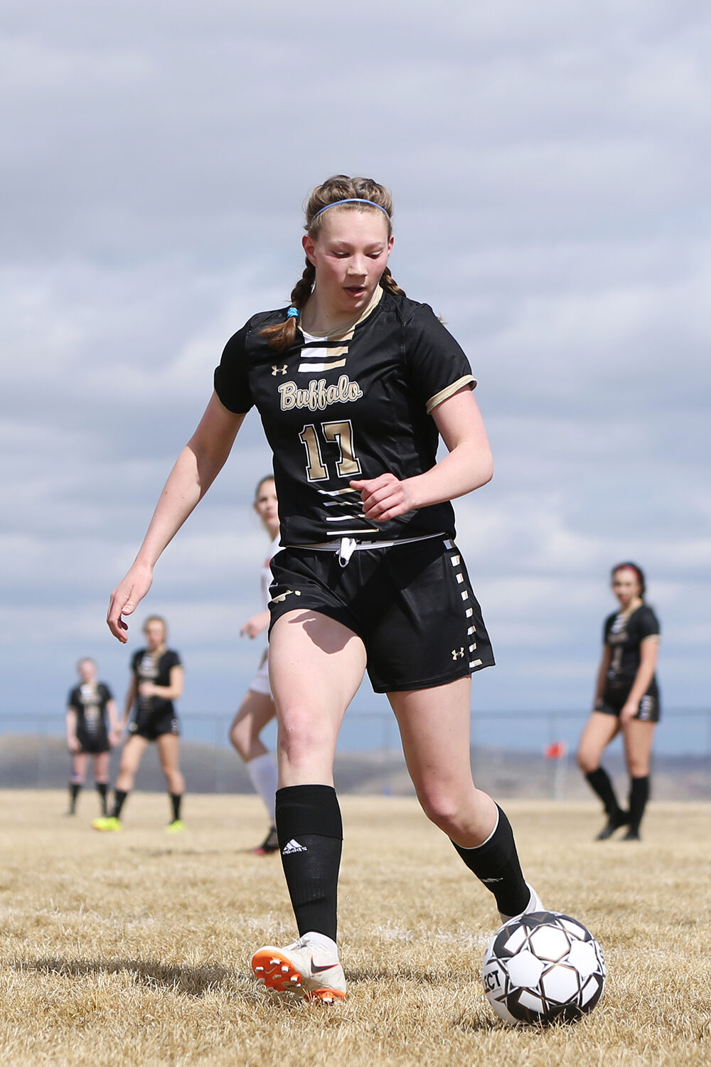 Makenna Lambert receives a pass